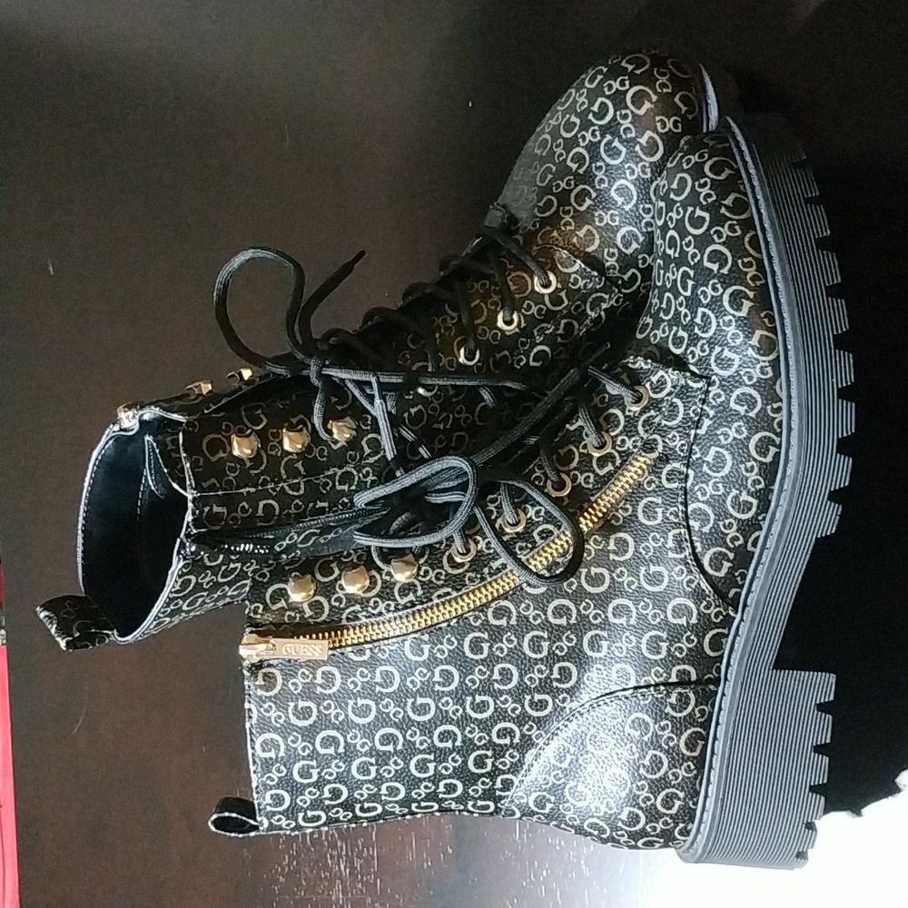GUESS Size 11